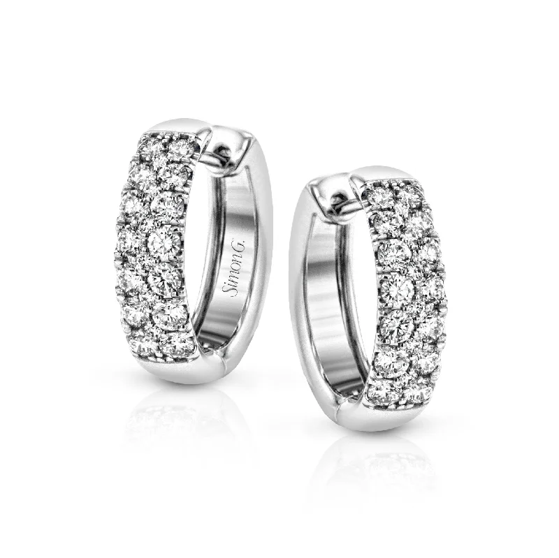 Simon-set Huggie Hoop Earrings in 18k Gold with Diamonds