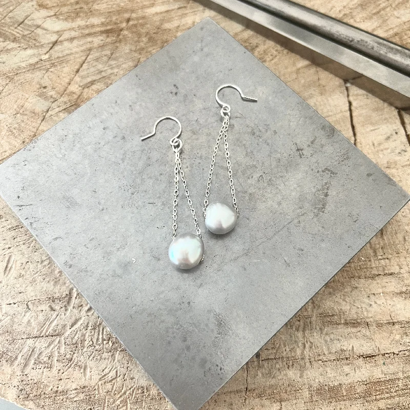 Swinging on a Pearl earrings