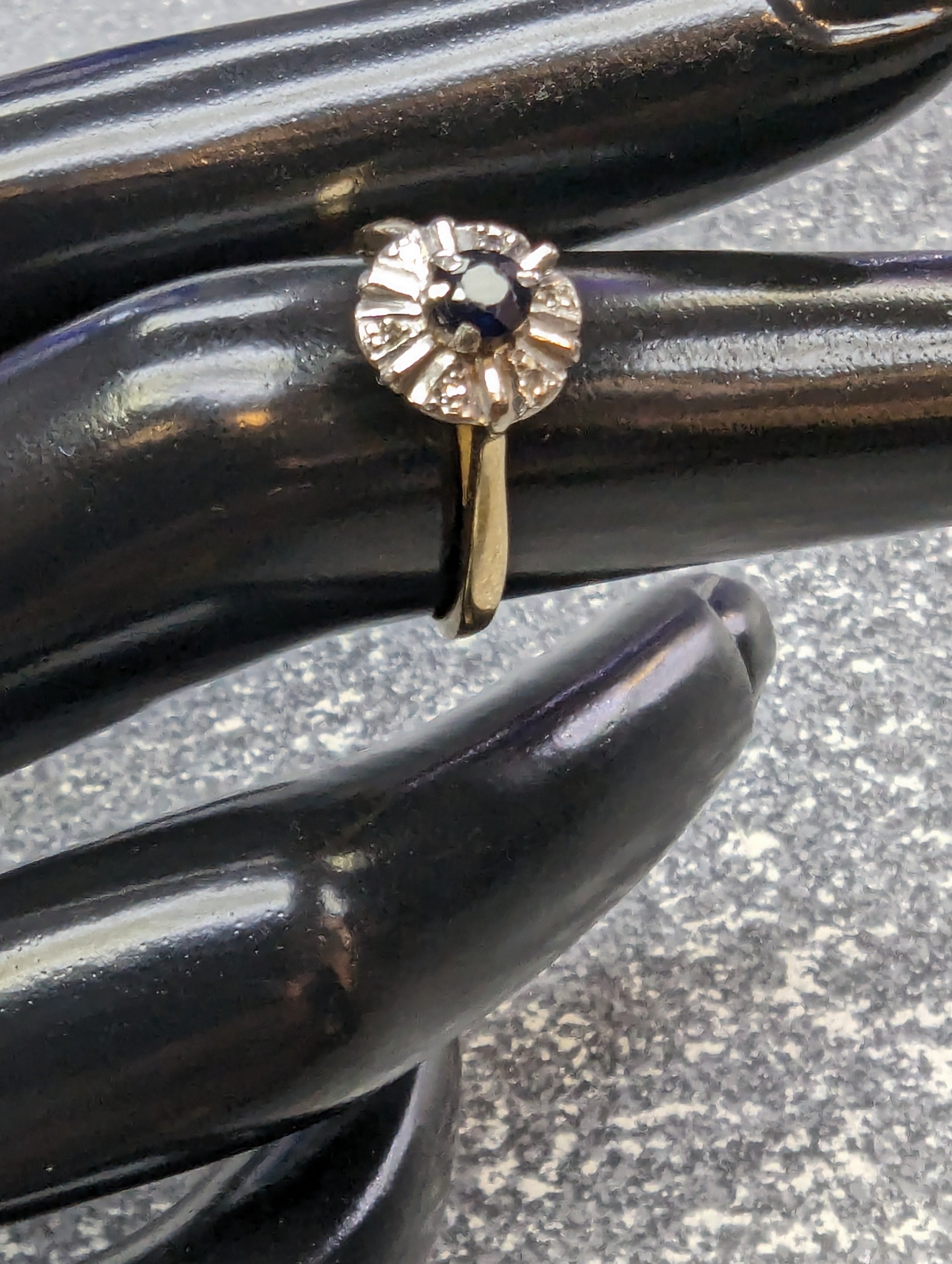 18CT GOLD BLACK STONE AND DIAMOND RING PRESTON STORE