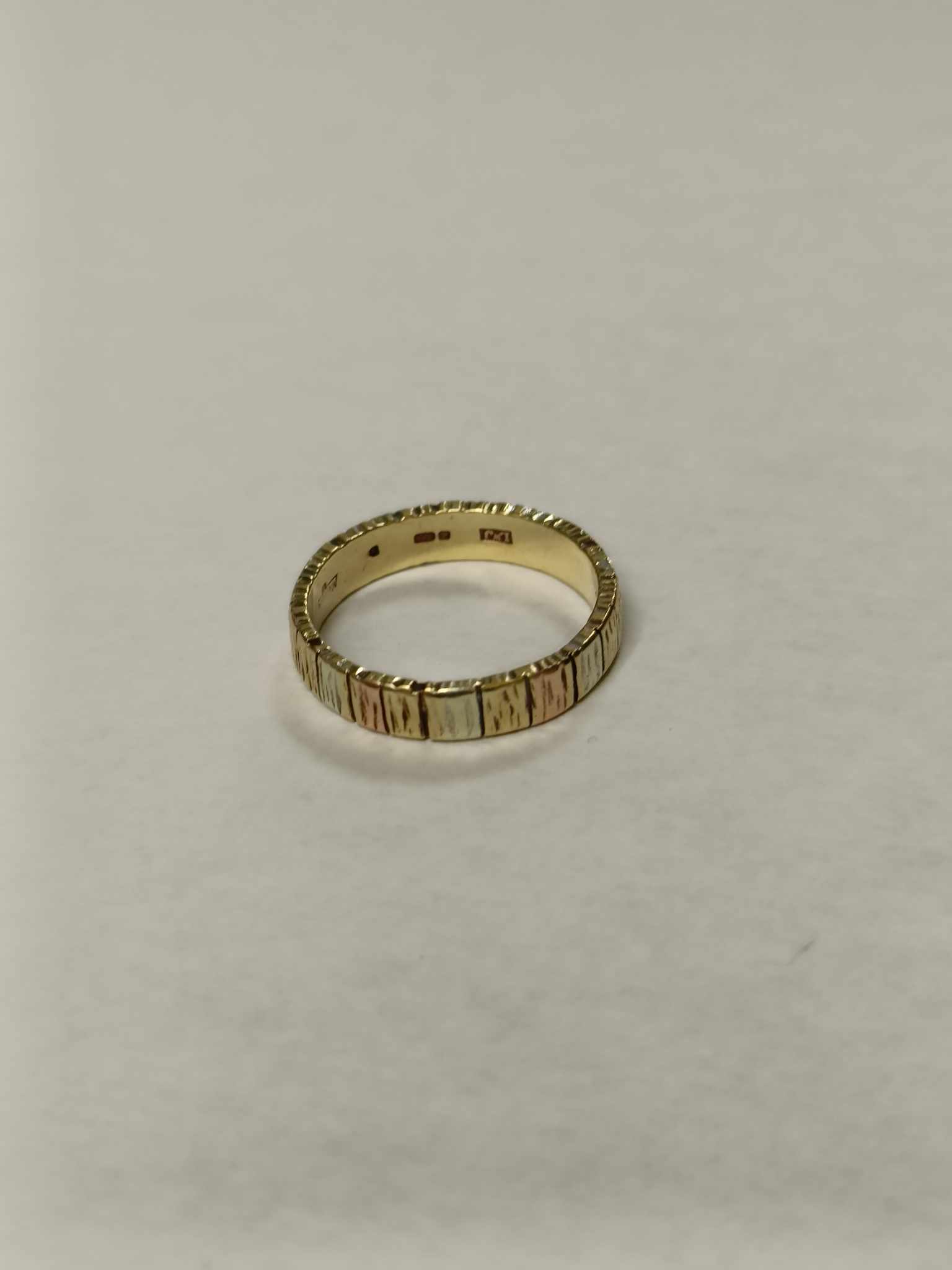 9ct gold ring 2.8g