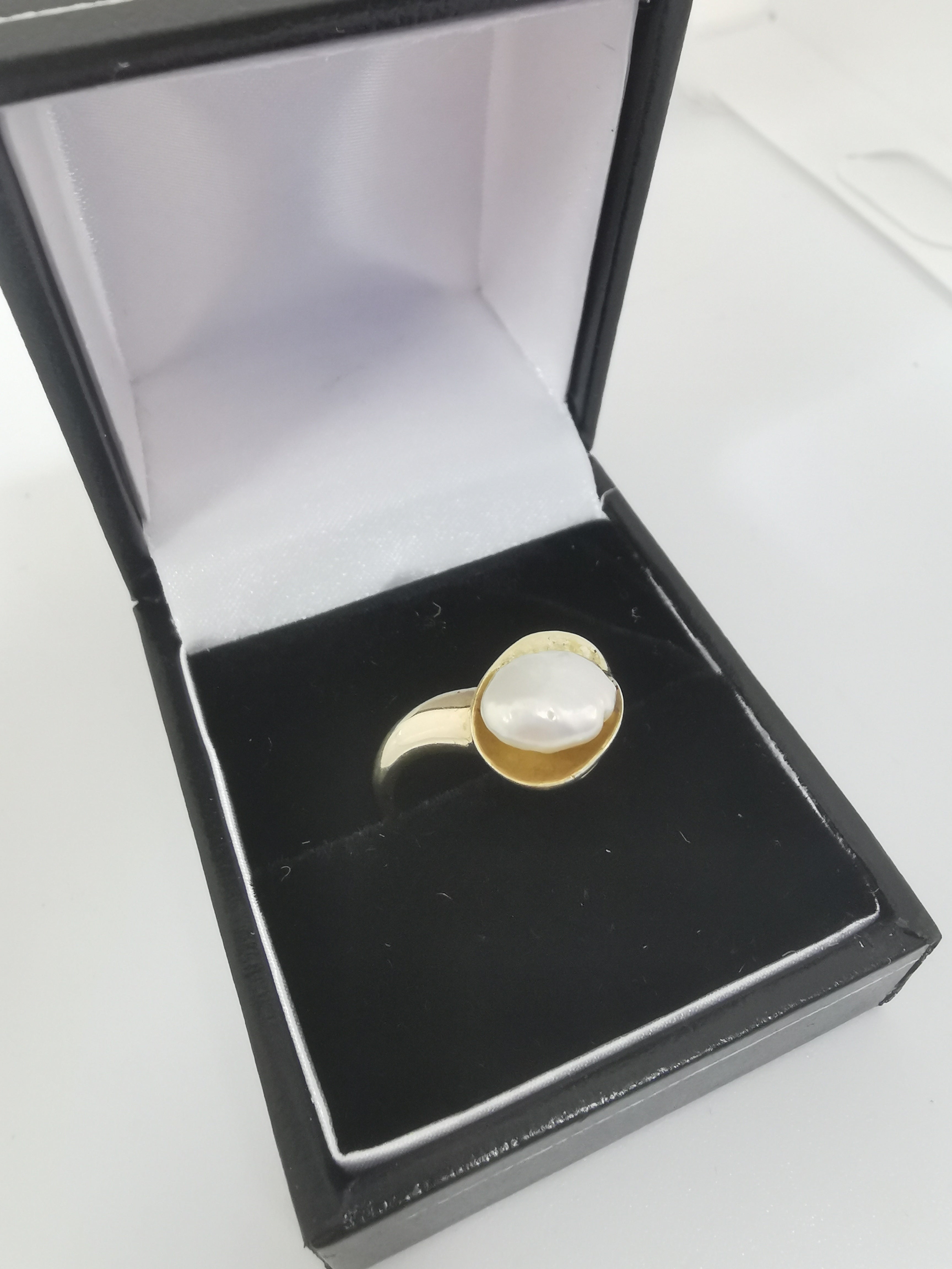 9K Gold Ring with Stone, 2.40Grams, 375 Hallmarked, Size: Q, Box Included