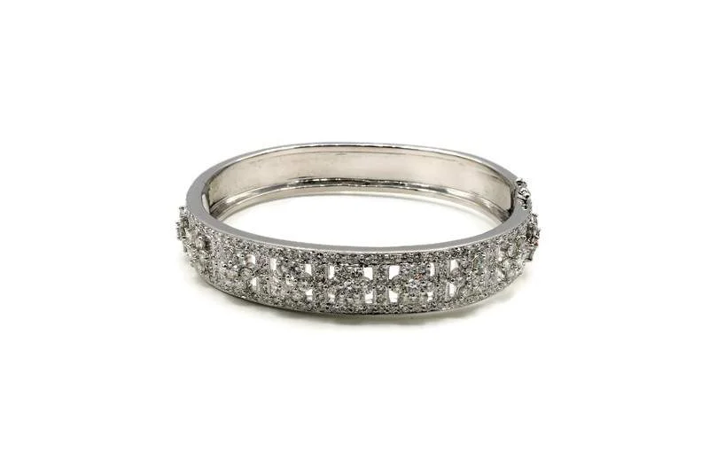 SNOWFLAKE DIAMOND BANGLE